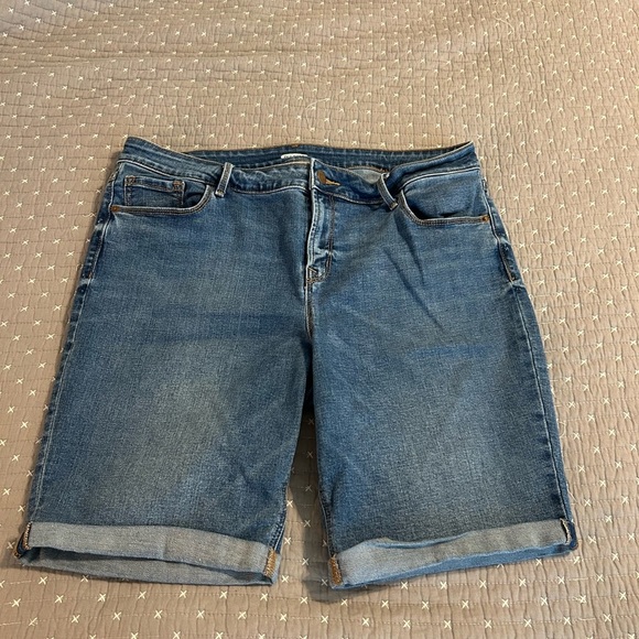 Old Navy Classic Denim Jean Shorts 14 - Picture 1 of 4